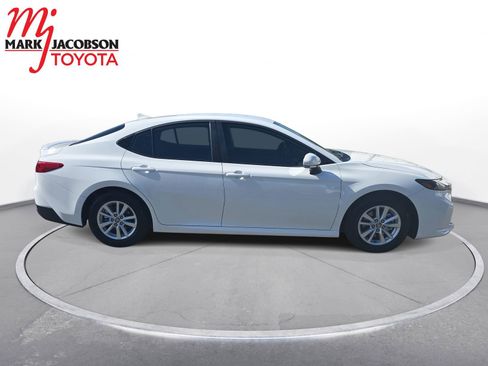 Used 2026 Toyota Camry LE w/ Convenience Package FWD image 4