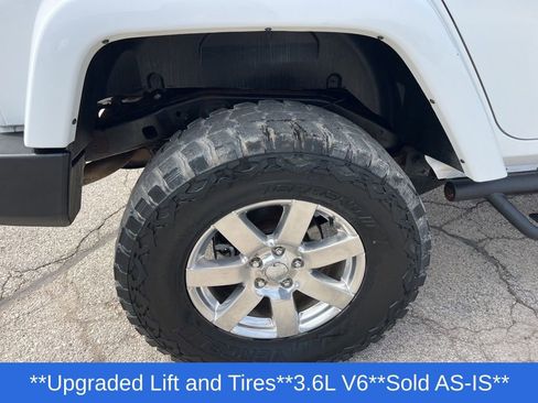 Used 2013 Jeep Wrangler Unlimited Sahara w/ Dual Top Group AWD/4WD image 9