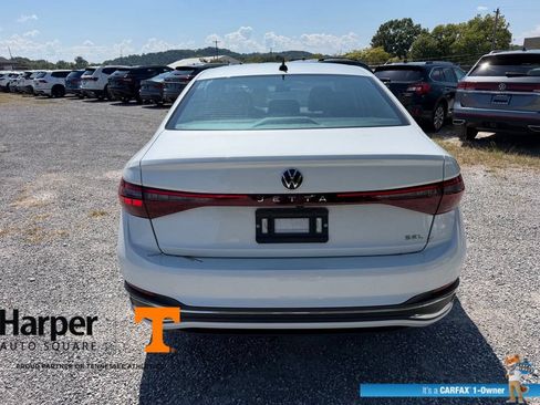 Used 2025 Volkswagen Jetta SEL FWD image 4