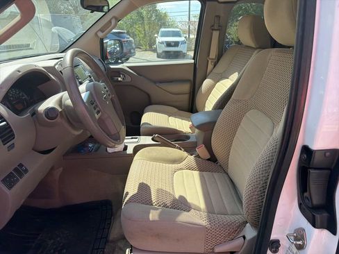 Used 2017 Nissan Frontier SV image 9