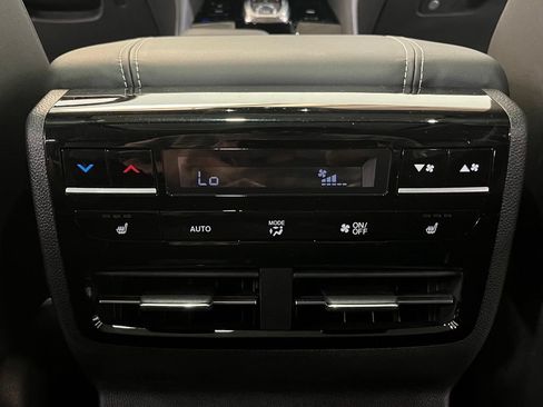 Used 2023 Acura MDX SH-AWD w/ Advance Package image 24