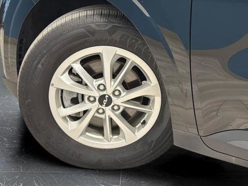 Used 2024 Kia Carnival LX image 35