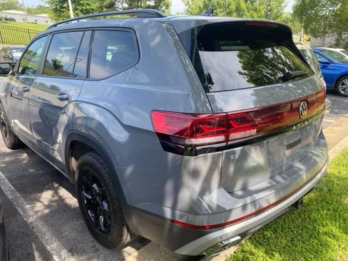 Certified 2026 Volkswagen Atlas Peak Edition AWD/4WD image 10