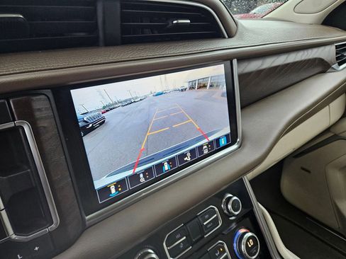 Used 2021 GMC Yukon Denali w/ Denali Premium Package image 18