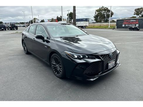 Used 2019 Toyota Avalon XSE w/ All Weather Liner Package FWD image 2