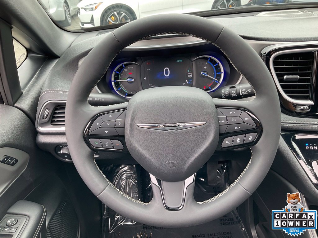 Used 2023 Chrysler Pacifica Limited w/ Uconnect Theater Family Group FWD image 41
