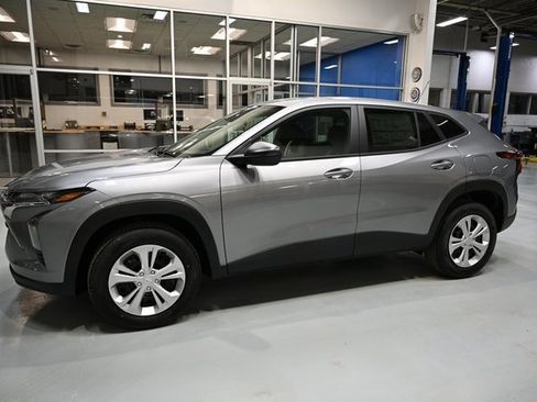 New 2026 Chevrolet Trax LS image 7