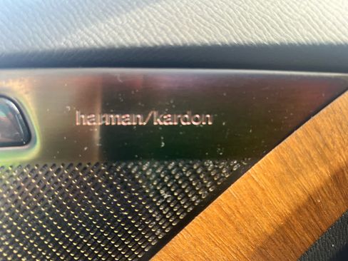 Used 2024 Volvo XC90 B6 Plus w/ Protection Package Premier image 12