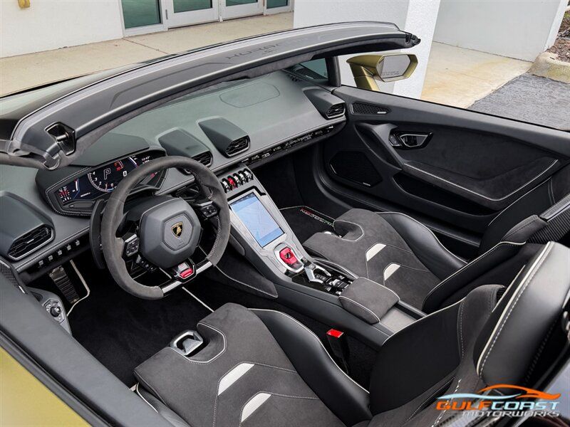 Used 2022 Lamborghini Huracan EVO RWD image 2