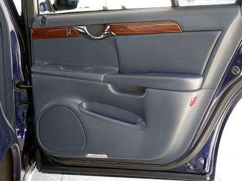 Used 2001 Cadillac De Ville Limousine FWD image 32