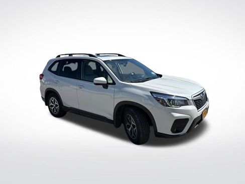Used 2020 Subaru Forester Premium AWD/4WD image 3