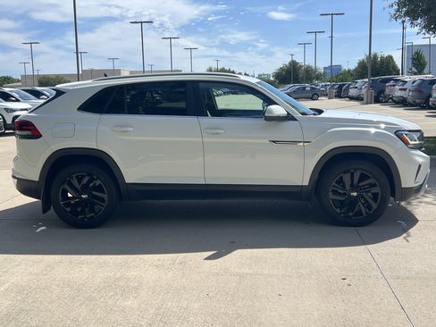Certified 2023 Volkswagen Atlas Cross Sport SE w/ Panoramic Sunroof Package FWD image 11