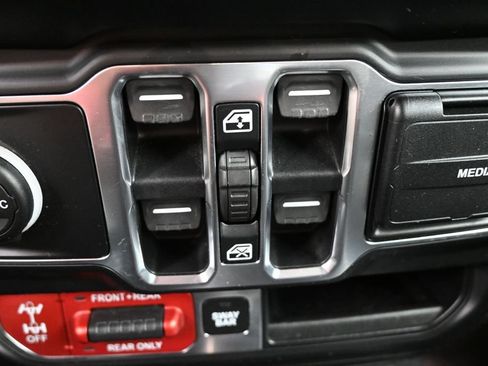 Used 2020 Jeep Wrangler Unlimited Rubicon AWD/4WD image 14