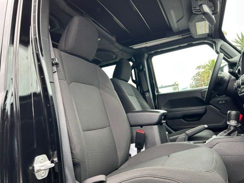 Used 2023 Jeep Wrangler Unlimited w/ Sun & Screen Package image 41