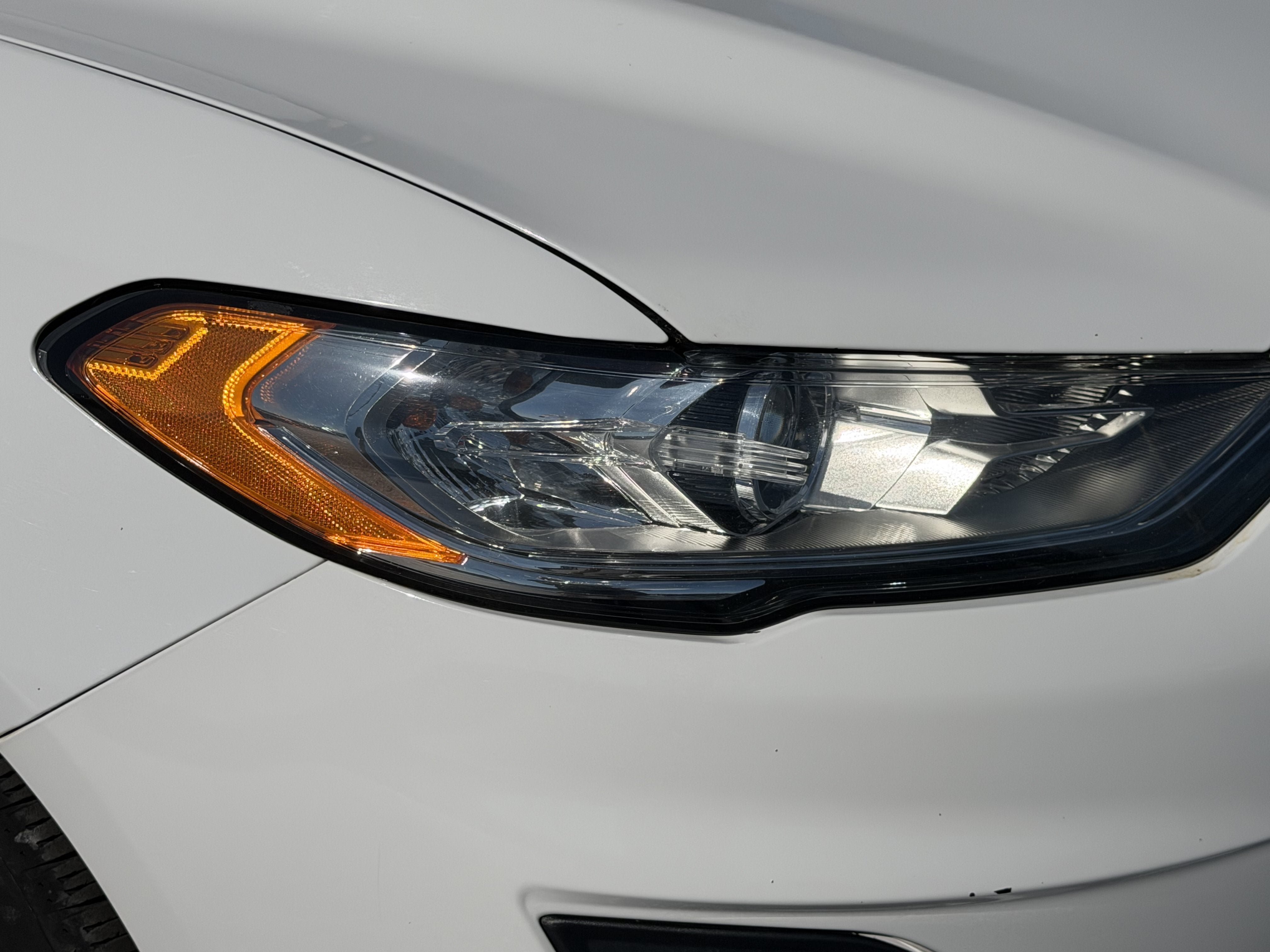 Used 2019 Ford Fusion SE FWD image 6