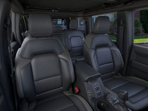 New 2025 Ford Bronco Outer Banks w/ Sasquatch Package image 10