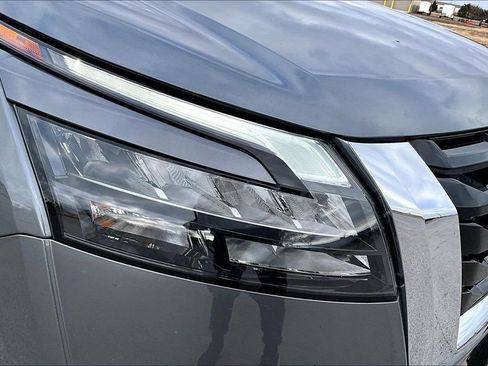 Used 2025 Nissan Pathfinder SL image 25