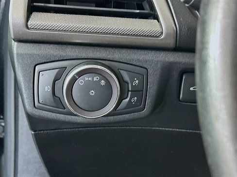 Used 2019 Ford Fusion SE w/ Equipment Group 151A FWD image 17