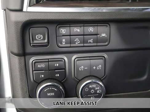 Used 2025 Chevrolet Suburban Z71 AWD/4WD image 7