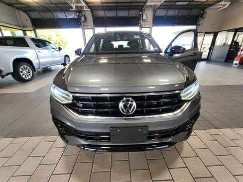 Used 2022 Volkswagen Tiguan SE R-Line FWD image 2