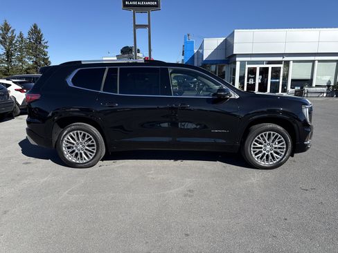 Used 2025 GMC Acadia Denali image 2