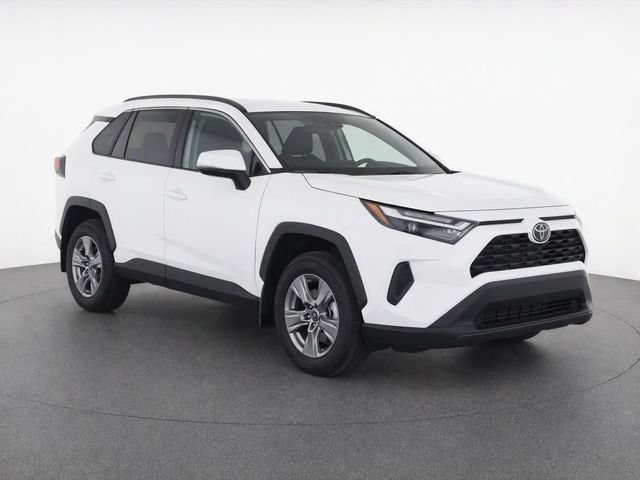 Used 2025 Toyota RAV4 XLE AWD/4WD image 2