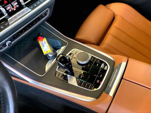 Used 2022 BMW X7 xDrive40i w/ M Sport Package image 17