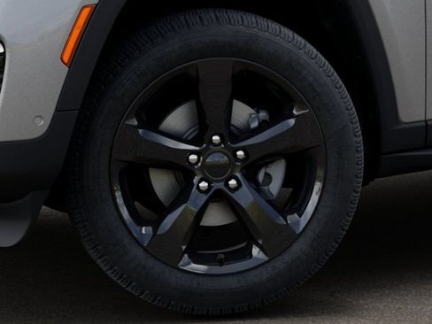 New 2025 Jeep Grand Cherokee Limited w/ Luxury Tech Group II AWD/4WD image 9