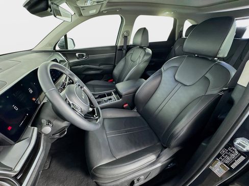 Certified 2024 Kia Sorento S w/ Panoramic Sunroof Package image 11