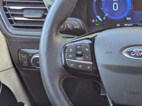 Used 2022 Ford Escape Titanium w/ Titanium Premium Package image 17