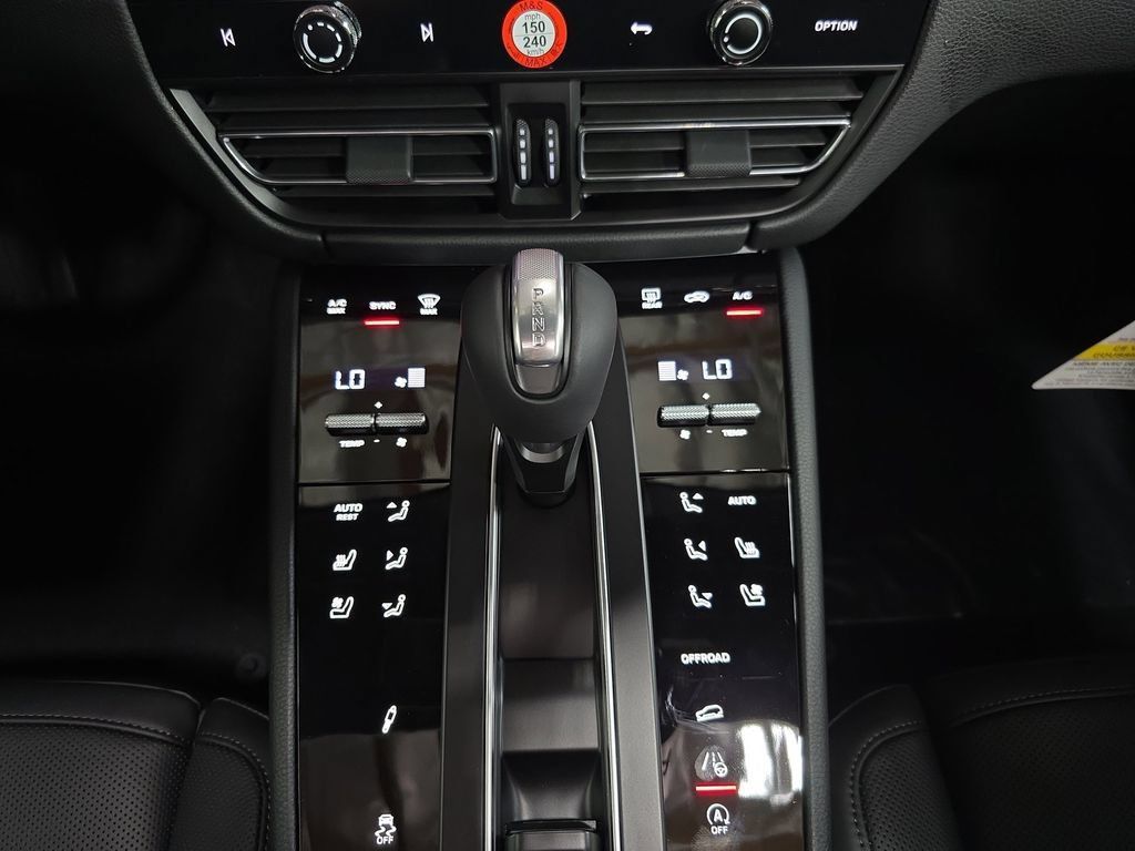 Certified 2026 Porsche Macan S AWD/4WD image 19