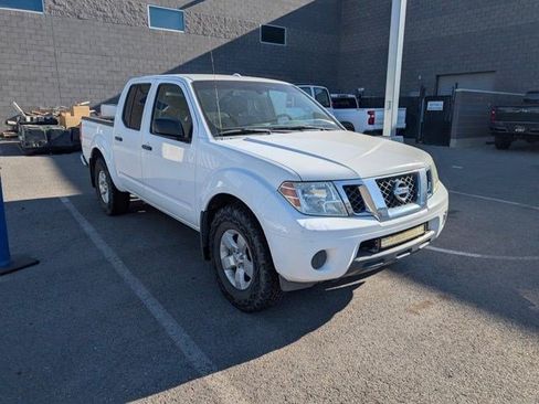 Used 2012 Nissan Frontier SV w/ SV Premium Utility Pkg AWD/4WD image 2