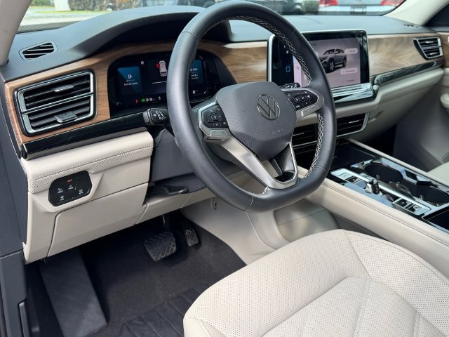Used 2025 Volkswagen Atlas SE w/ Black Wheel Package AWD/4WD image 12