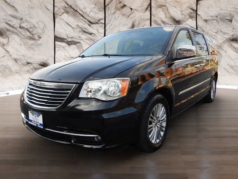 Used 2015 Chrysler Town & Country Touring-L w/ Driver Convenience Group FWD image 1