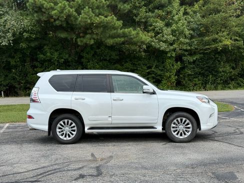 Used 2018 Lexus GX 460 Premium image 2