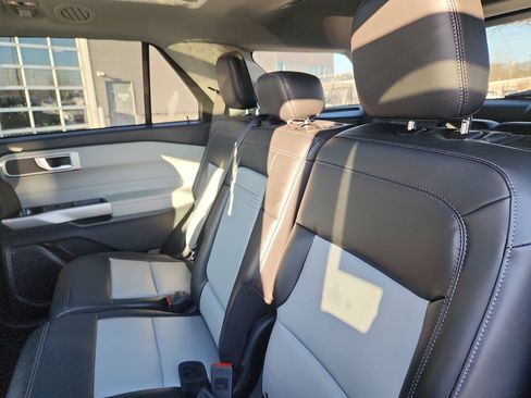 Used 2022 Ford Explorer XLT w/ Equipment Group 202A image 26