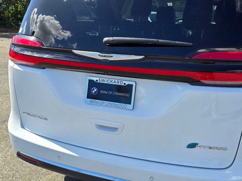 Used 2024 Chrysler Pacifica Select FWD image 15