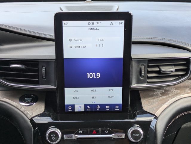 Used 2023 Ford Explorer Platinum w/ Technology Package AWD/4WD image 18
