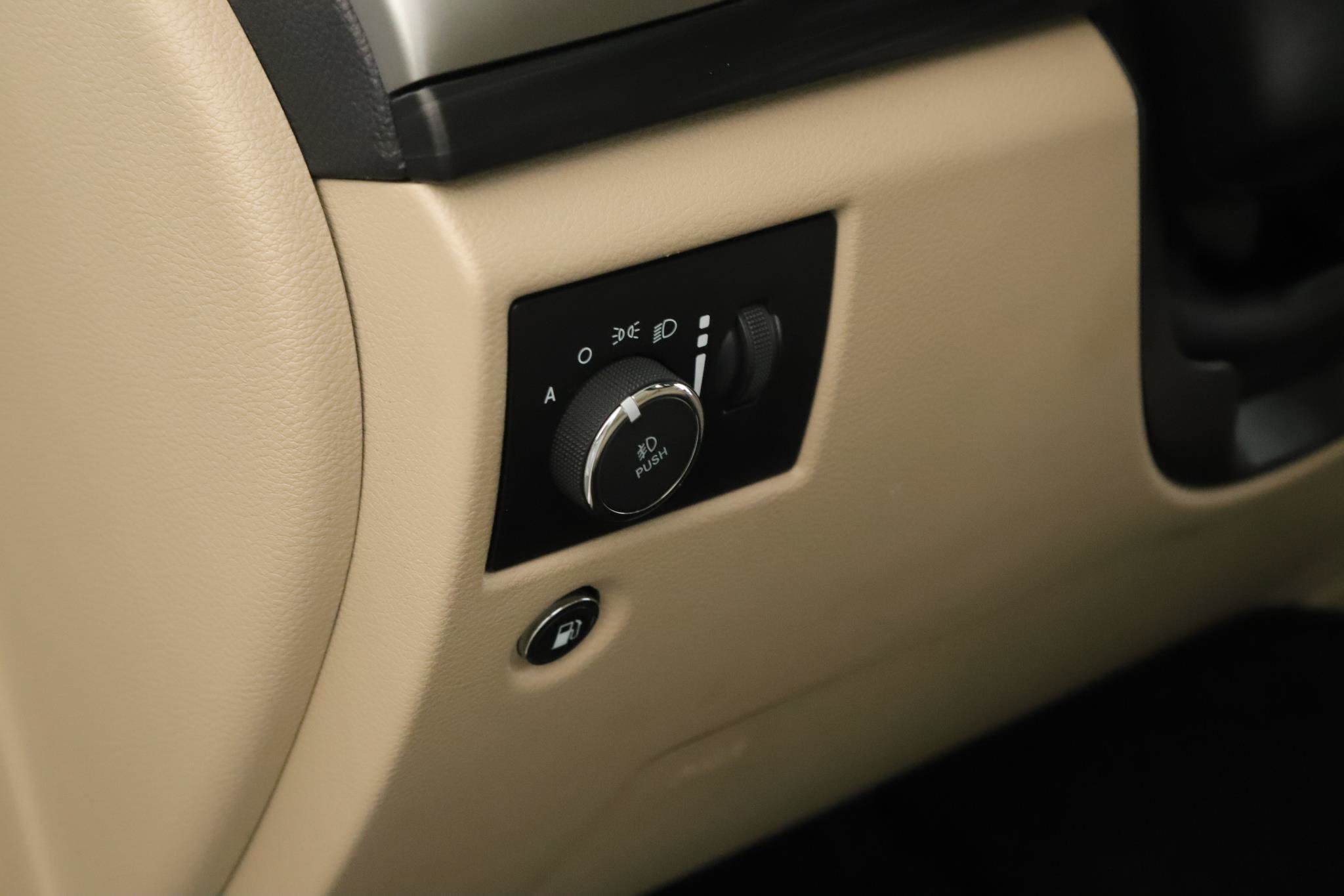 Certified 2022 Jeep Grand Cherokee Laredo E AWD/4WD image 7
