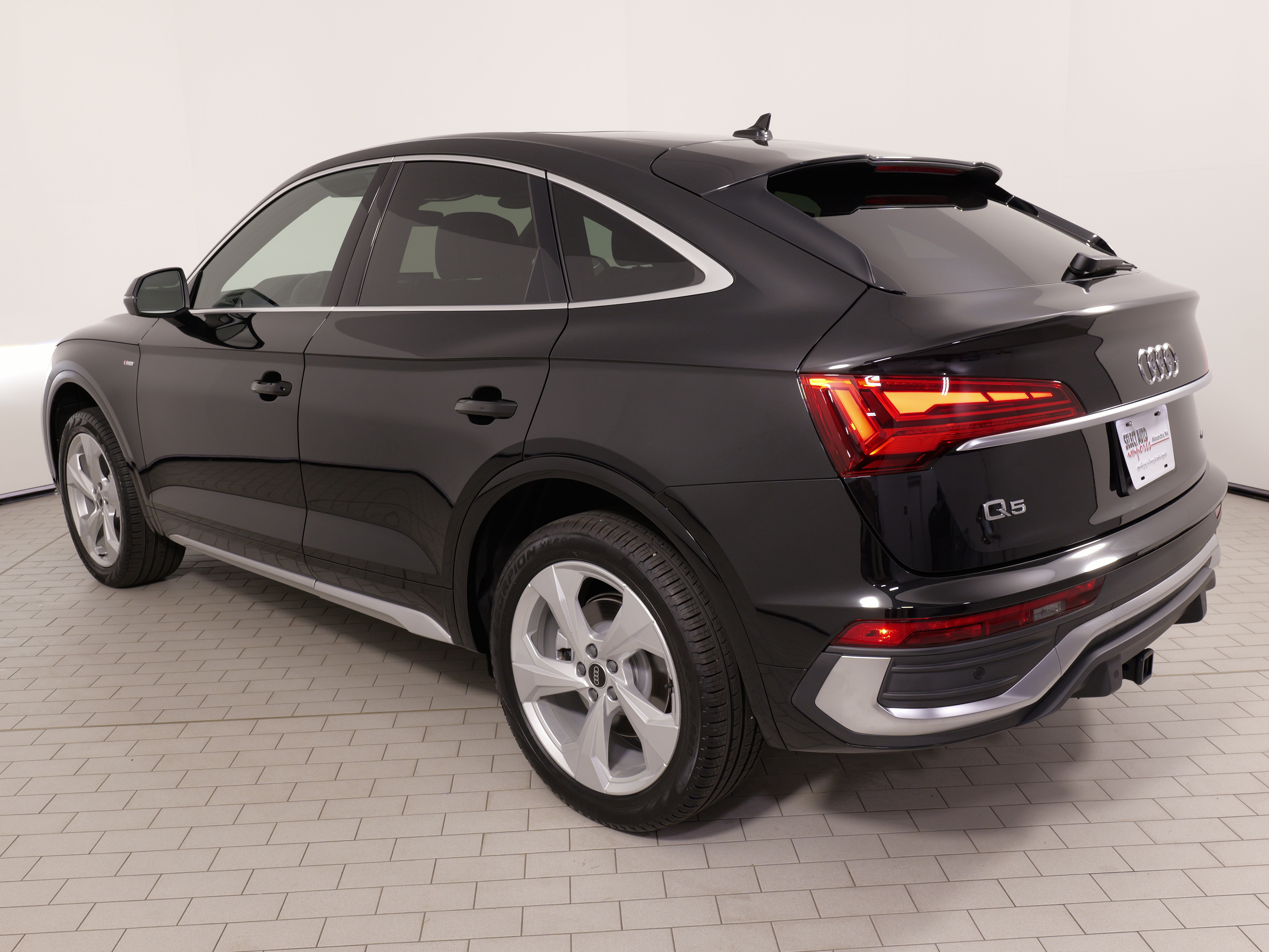 Used 2025 Audi Q5 2.0T Premium Plus w/ Premium Plus Package AWD/4WD image 18