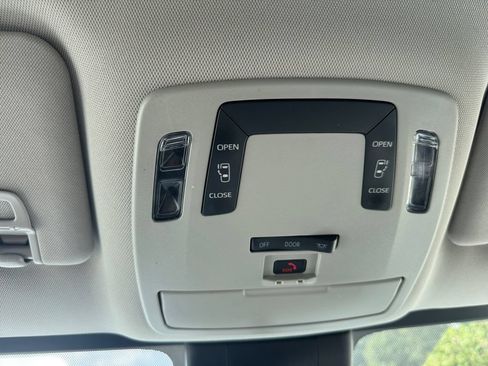 Used 2022 Toyota Sienna LE FWD image 25