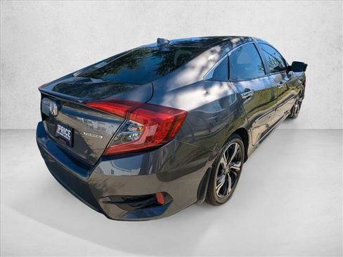 Used 2018 Honda Civic Touring image 5