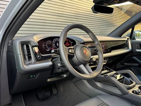 Certified 2026 Porsche Cayenne AWD/4WD image 4
