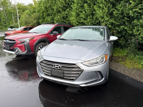 Used 2017 Hyundai Elantra Limited w/ Limited Tech Package 04 FWD image 2