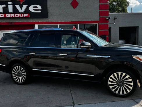 Used 2019 Lincoln Navigator L Reserve w/ Cargo Package AWD/4WD image 3