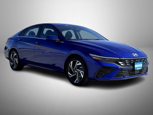 Certified 2024 Hyundai Elantra SEL w/ Convenience Package image 3