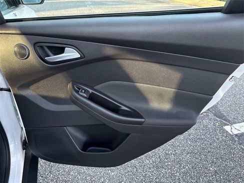 Used 2014 Ford Focus Titanium image 16