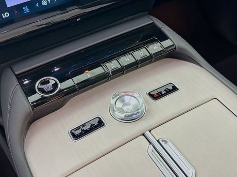 New 2026 Lincoln Navigator Premiere AWD/4WD image 17