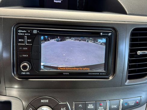 Used 2014 Toyota Sienna XLE FWD image 8