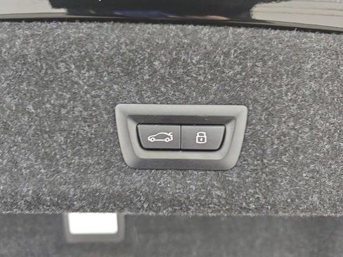 Used 2025 BMW 330i xDrive Sedan w/ Premium Package image 16